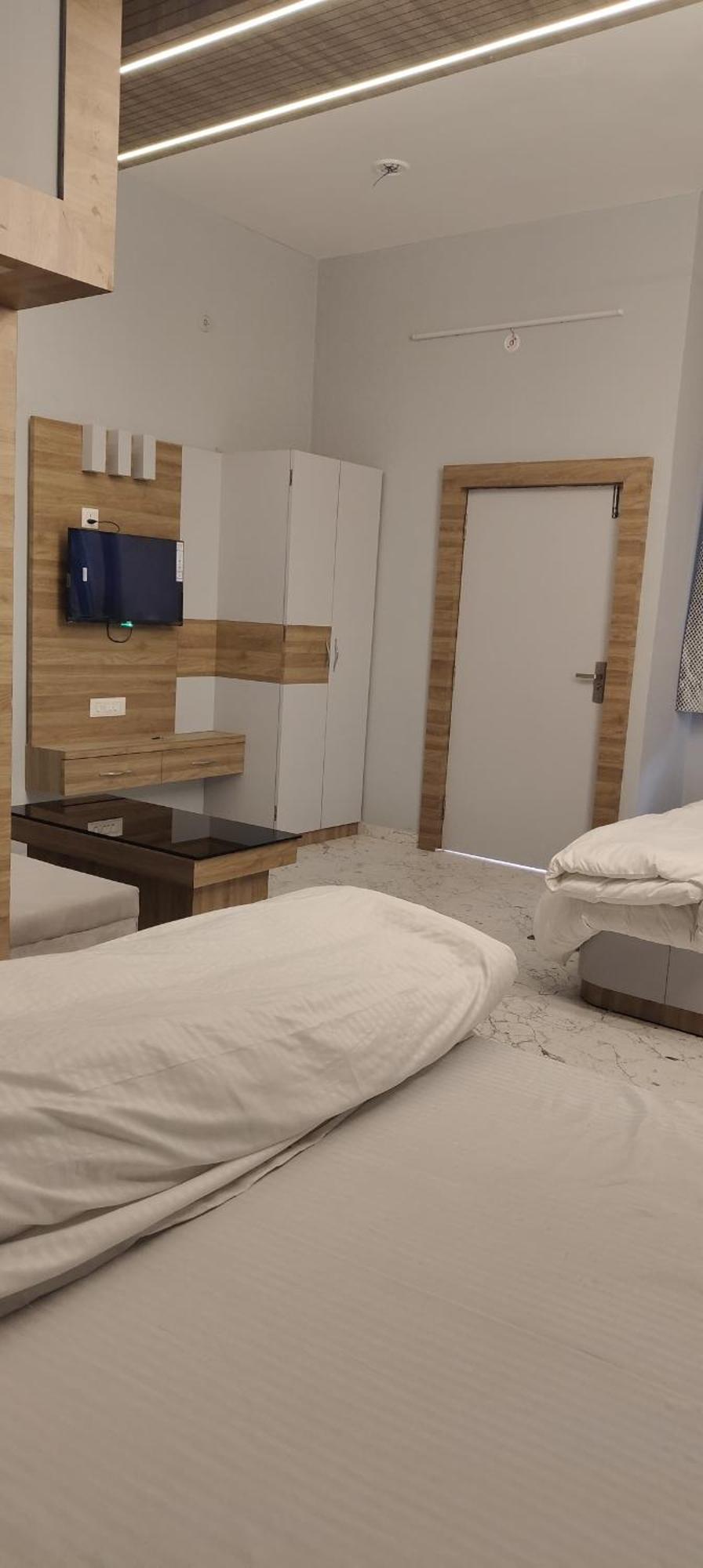 The Maheshwari Residency Hotel Ayodhya Екстериор снимка